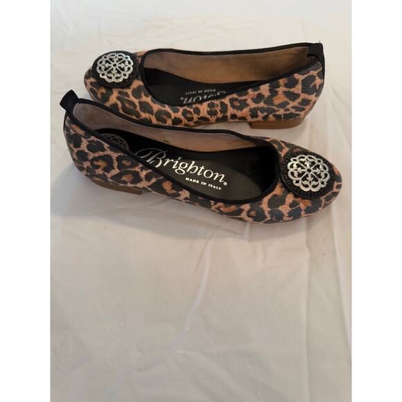Brighton Aleta Leopard Ballet Flats Silver Medallion Size 6M Made in Italy - Picture 2 of 5